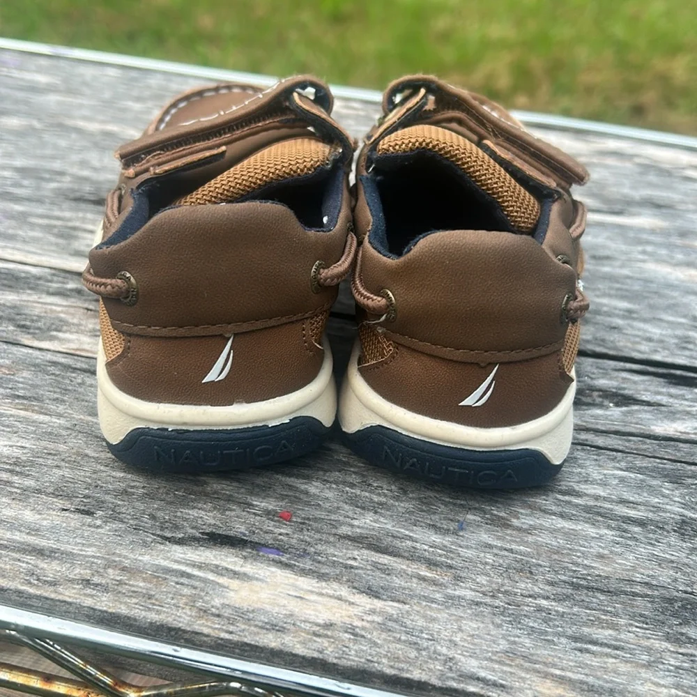 Nautica Brown Boat Shoes, Kid Size 10, Brown & white, New